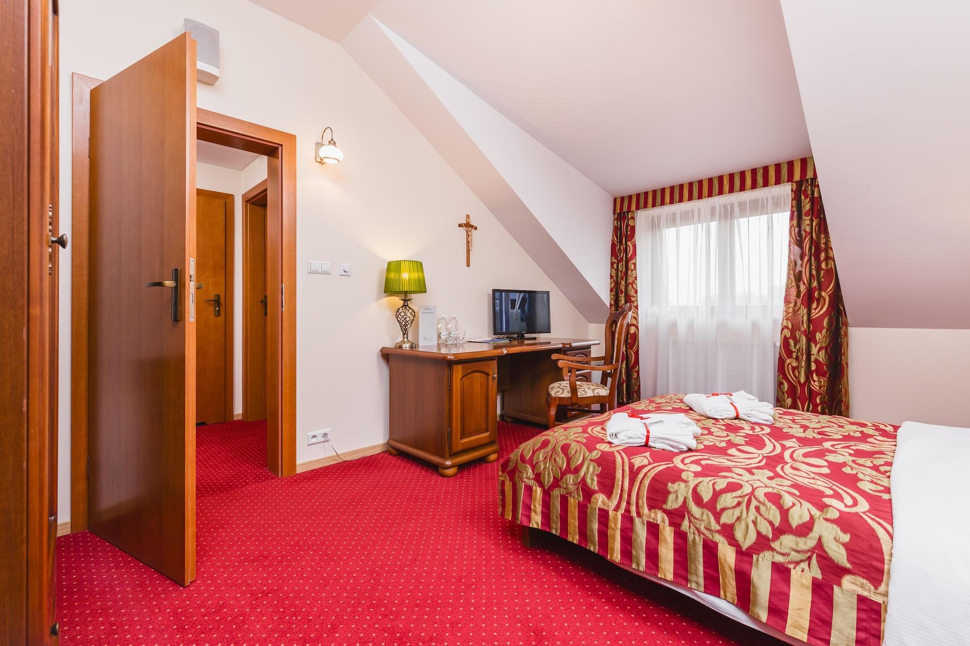 Domus Mater Hotel Krasków Εξωτερικό φωτογραφία